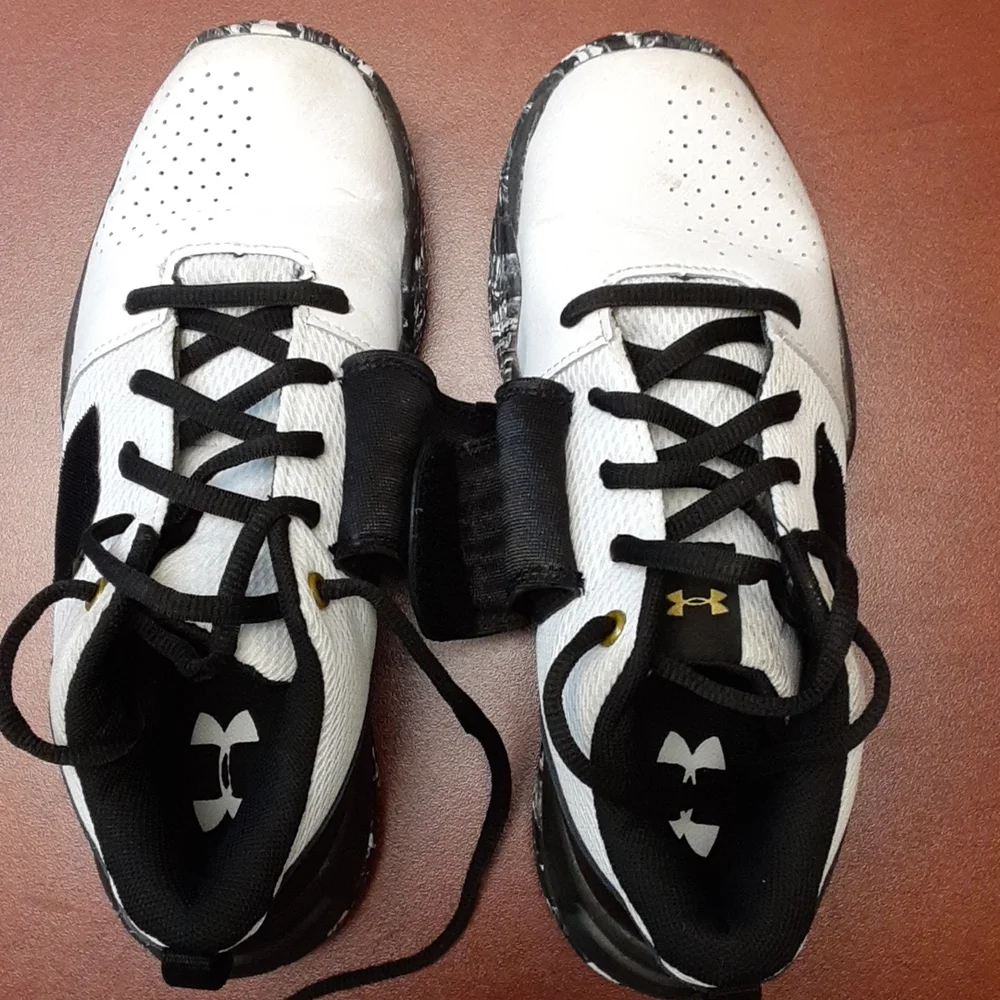 π 2/$30 π Under Armour Zone BB Youth Basketball Shoes Sz 3Y - Picture 9 of 11